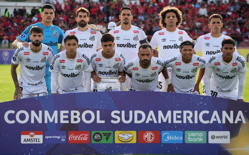 Elenco do Santos na estreia da Copa Sul-Americana. (Foto: Fernando Machado/ AFP)