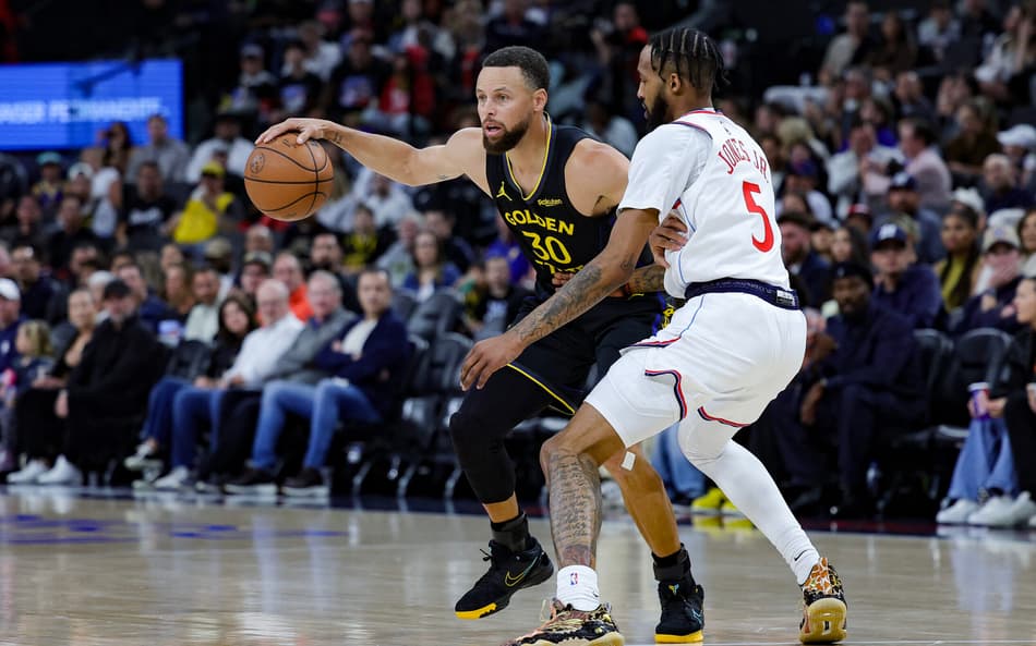 Stephen Curry em Golden State Warriors x Los Angeles Clippers pela NBA 2025/26 (Foto: Ryan Sirius Sun/Getty Images)