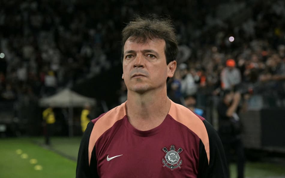 Defesa do Corinthians cresceu com Fernando Diniz (Foto: Nelson Almeida / AFP)