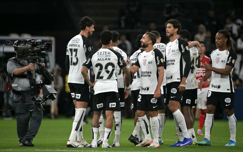 Corinthians venceu por 2 a 0 (Foto: NELSON ALMEIDA / AFP)