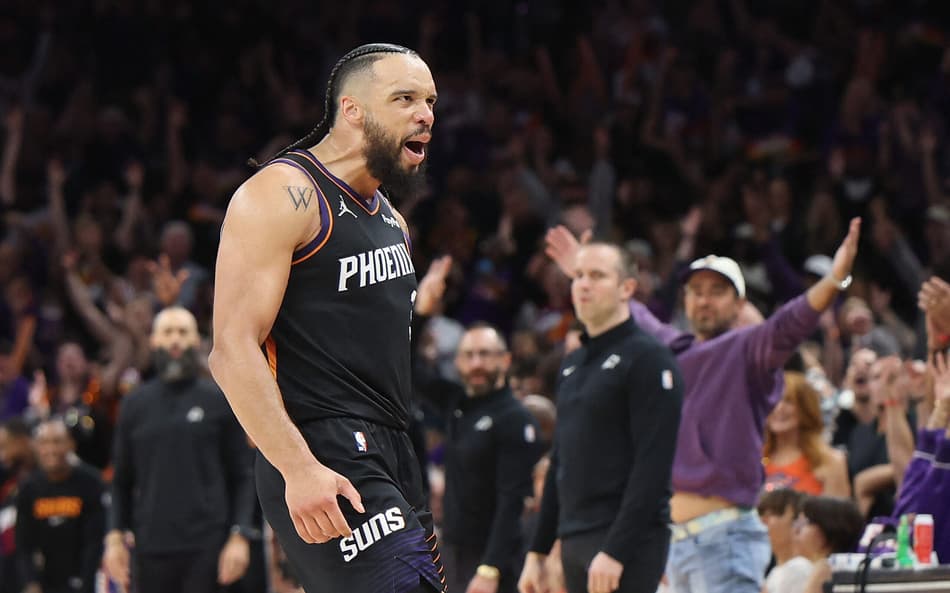 Phoenix, Arizona — Dillon Brooks, do Phoenix Suns, reage a uma bola de três contra o Portland Trail Blazers no 2º tempo do play-in; derrota por 114-110, 14/04/2026. (Foto: Christian Petersen/Getty Images/AFP)