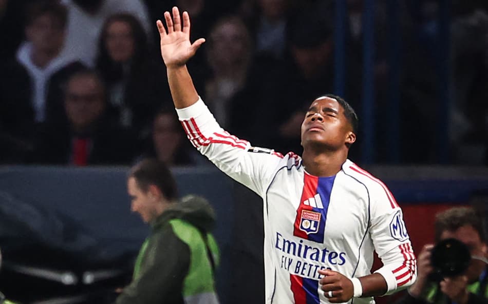Com gol e assistência de Endrick, Lyon abre 2 a 0 contra o PSG; veja gols