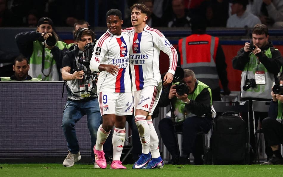 Endrick brilha, Lyon surpreende e vence o PSG no Parc des Princes