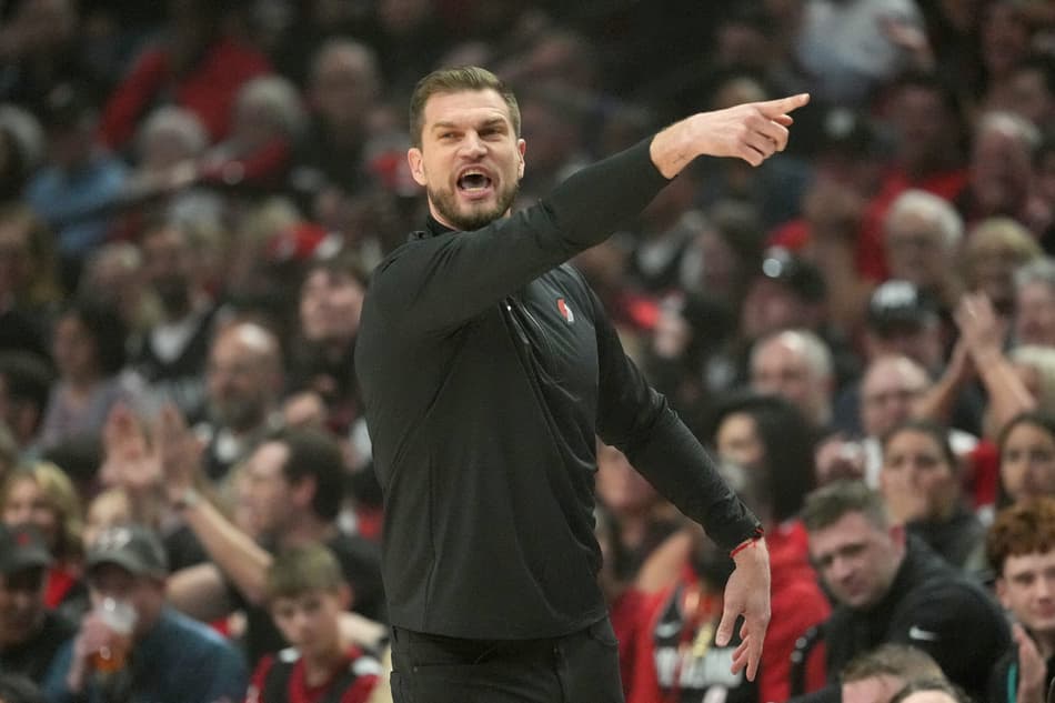 PORTLAND, OREGON - APRIL 24: Acting head coach Tiago Splitter of the Portland Trail Blazers calls out instructions during the first half of Game Three of the Western Conference First Round Playoffs against the San Antonio Spurs at Moda Center on April 24, 2026 in Portland, Oregon. NOTE TO USER: User expressly acknowledges and agrees that, by downloading and or using this photograph, User is consenting to the terms and conditions of the Getty Images License Agreement. Soobum Im/Getty Images/AFP (Photo by Soobum Im / GETTY IMAGES NORTH AMERICA / Getty Images via AFP)
