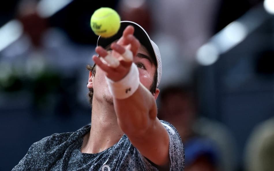 João Fonseca na estreia do Masters 1000 de Madri contra o anfitrião Rafael Jodar (Foto: Thomas COEX / AFP)