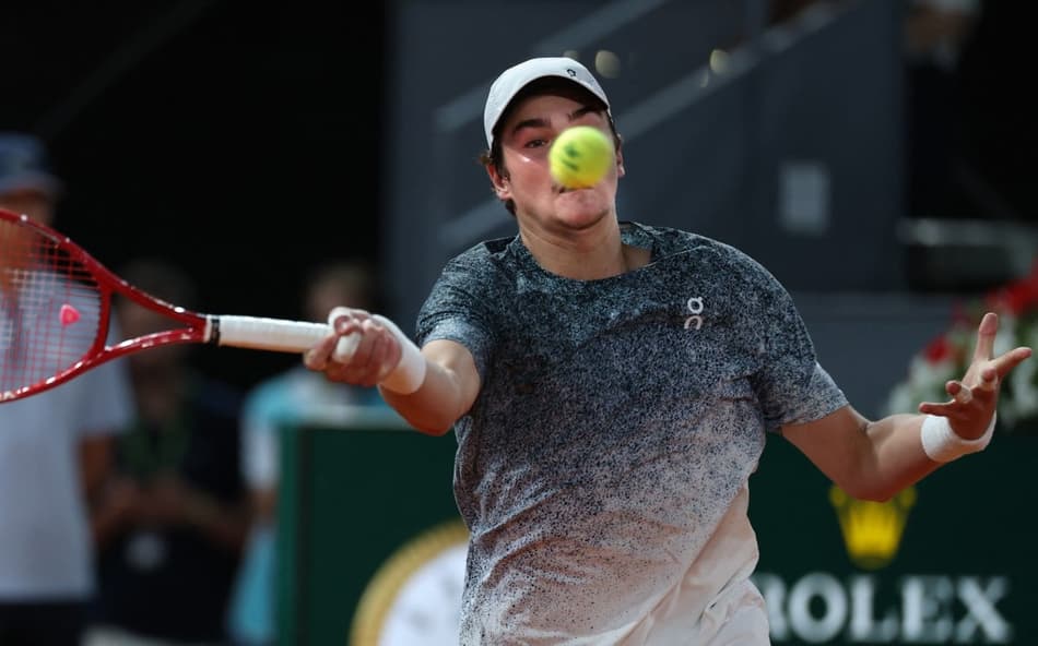 João Fonseca na estreia do Masters 1000 de Madri contra o anfitrião Rafael Jodar (Foto: Thomas COEX / AFP)