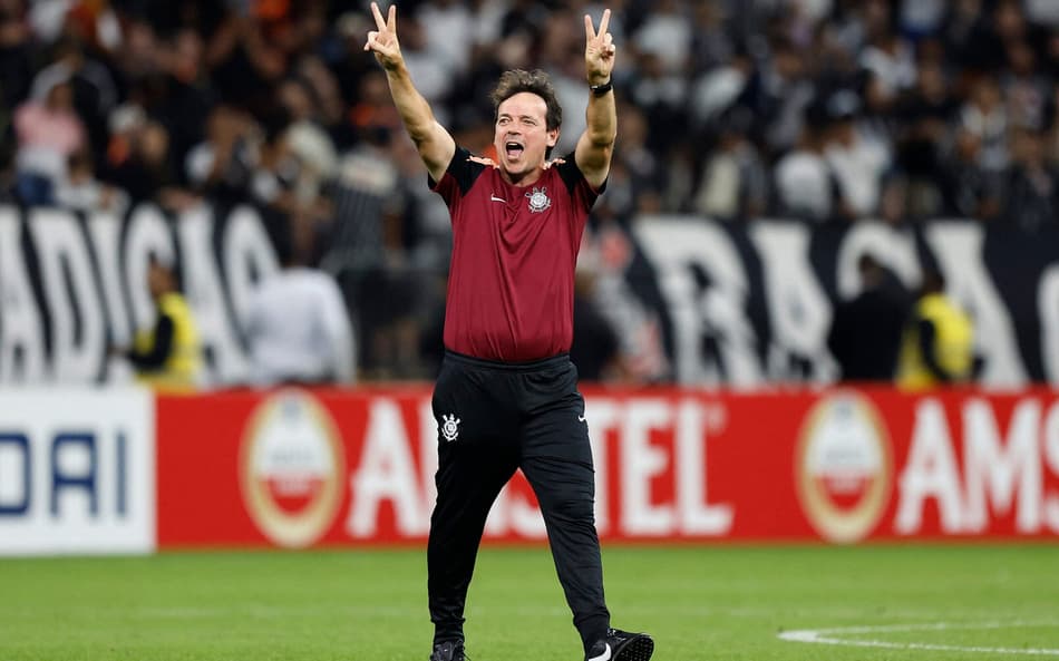 Fernando Diniz, técnico do Corinthians (Foto: Miguel Schincariol/AFP)