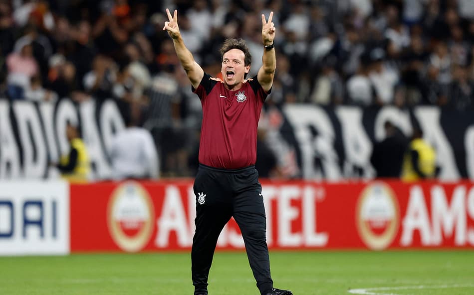 Fernando Diniz, técnico do Corinthians (Foto: Miguel Schincariol/AFP)