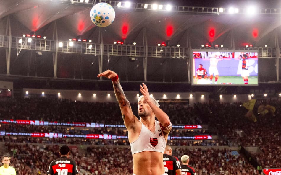 Com a 14 de Oscar, Arrascaeta 'joga basquete' ao celebrar gol do Flamengo
