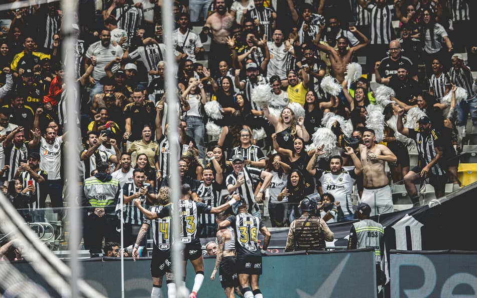 Atlético-MG Bolívar Bernard comemoração torcida