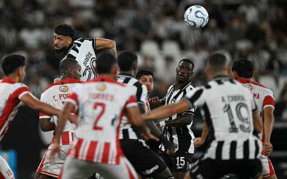 Gol perdido em Botafogo x Independiente Petrolero: 'Não se ajuda'
