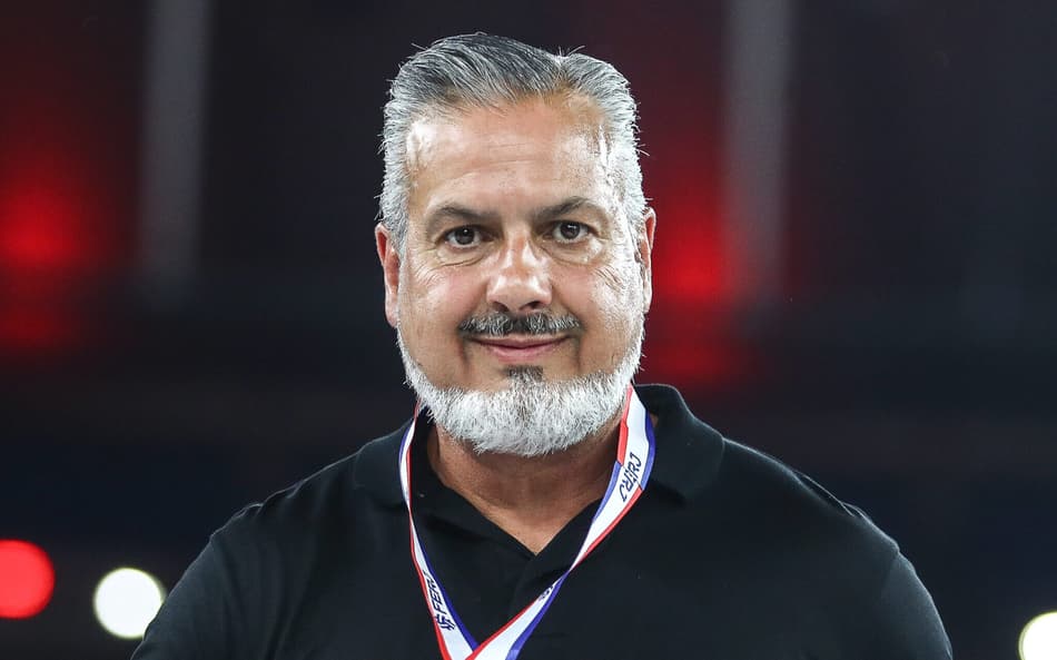 Boto com a medalha de campeão carioca pelo Flamengo