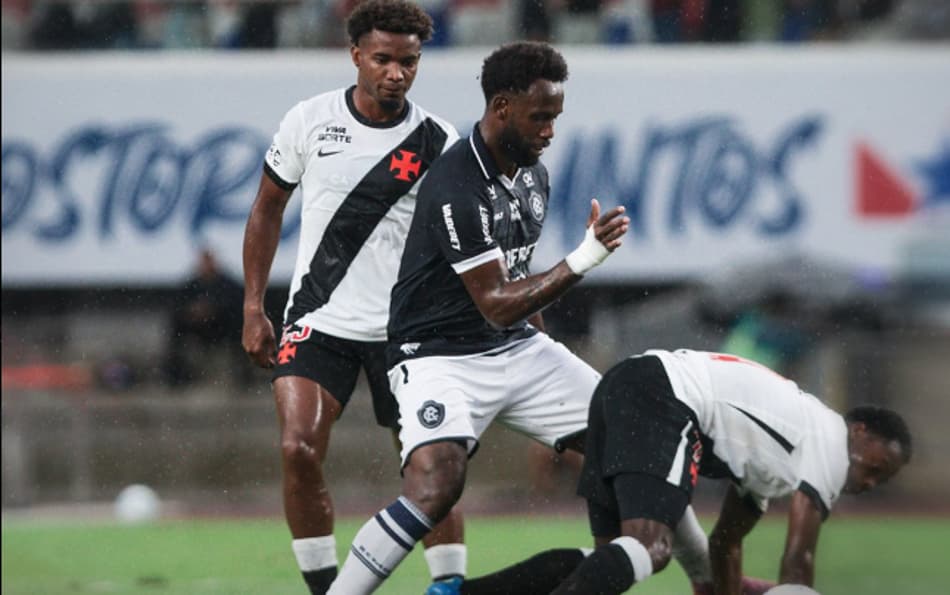 Gol perdido em Remo x Vasco viraliza: 'Tem que cobrar'