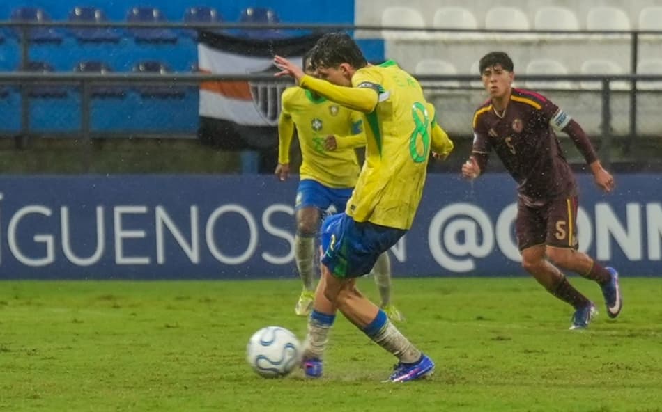 Eduardo Pape, do Cruzeiro, marcou o gol da vitória da Seleção (Foto: Nelson Terme / CBF)