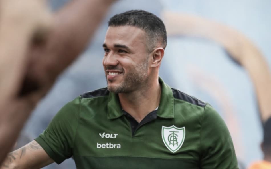 Roger Silva é o novo treinador do América-Mg (Foto: Divulgação/ Oficial)