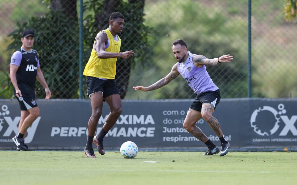 Cassierra e Maycon em treinamento Foto: Daniela Veiga / Atlético