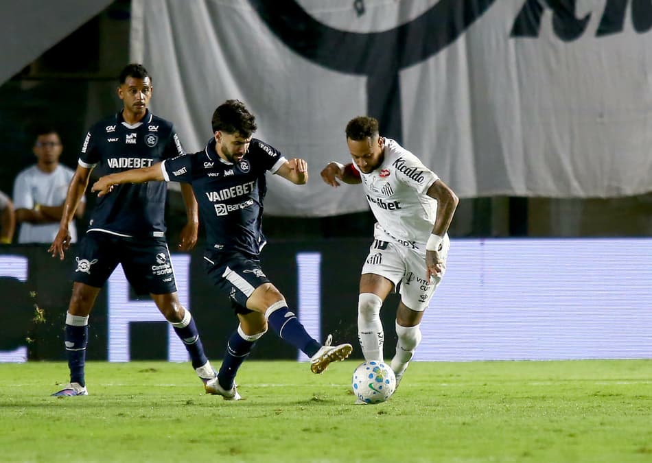 De olho na Copa, Neymar voltou a reforçar o Santos no duelo com o Remo