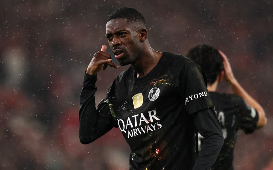Dembélé comemorando o primeiro gol marcado do PSG na Champions (Foto: Franck Fife/AFP)