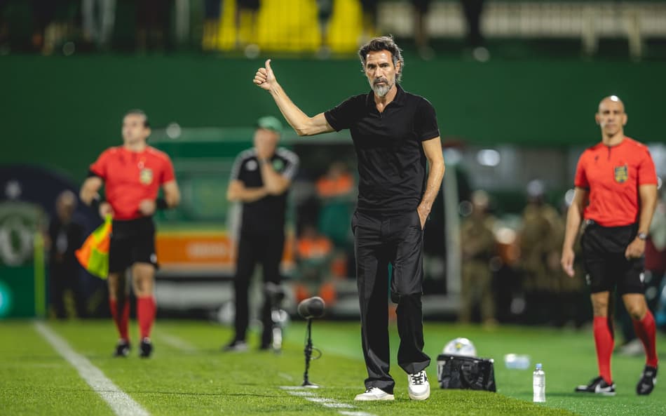 Domínguez contra a Chape (Foto: Pedro Souza / Atlético)