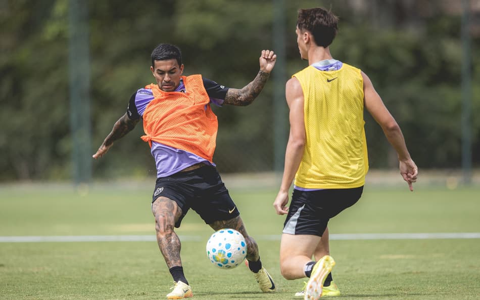 Dudu e Vitão em treinamento (Foto: Pedro Souza / Atlético)