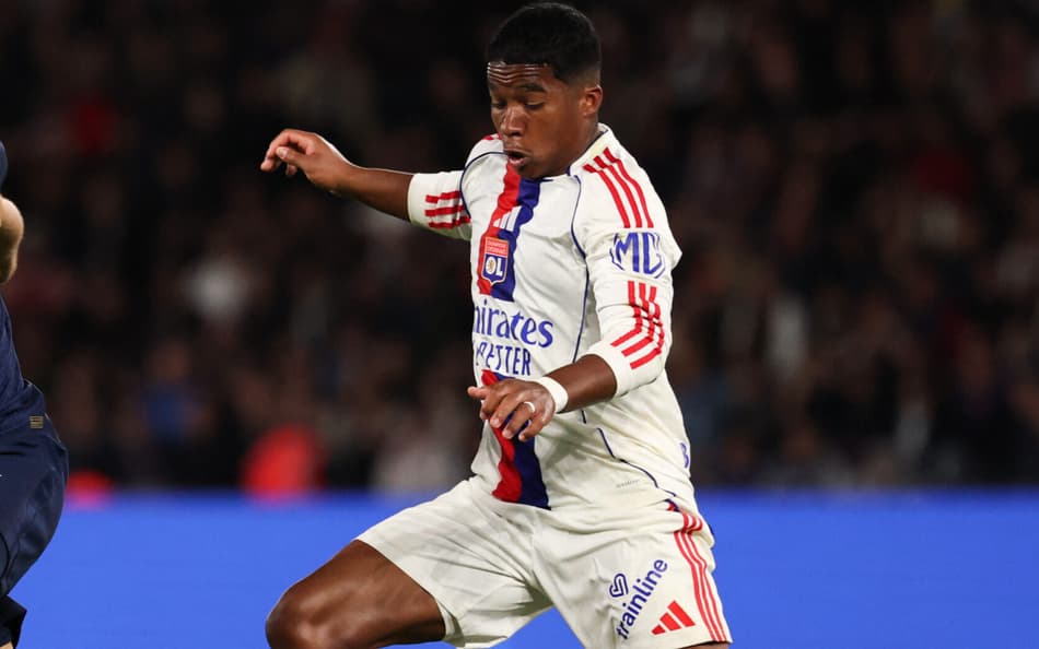 Endrick amrcou um gol e deu uma assistencia contra o PSG (Foto: Franck Fife/AFP)