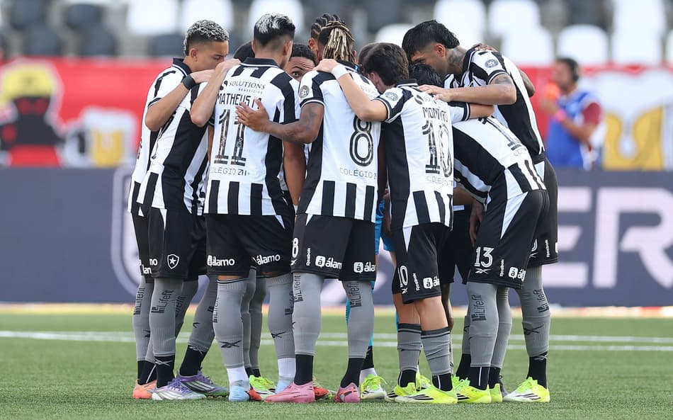 Elenco do Botafogo reunido antes do jogo contra o Flamengo