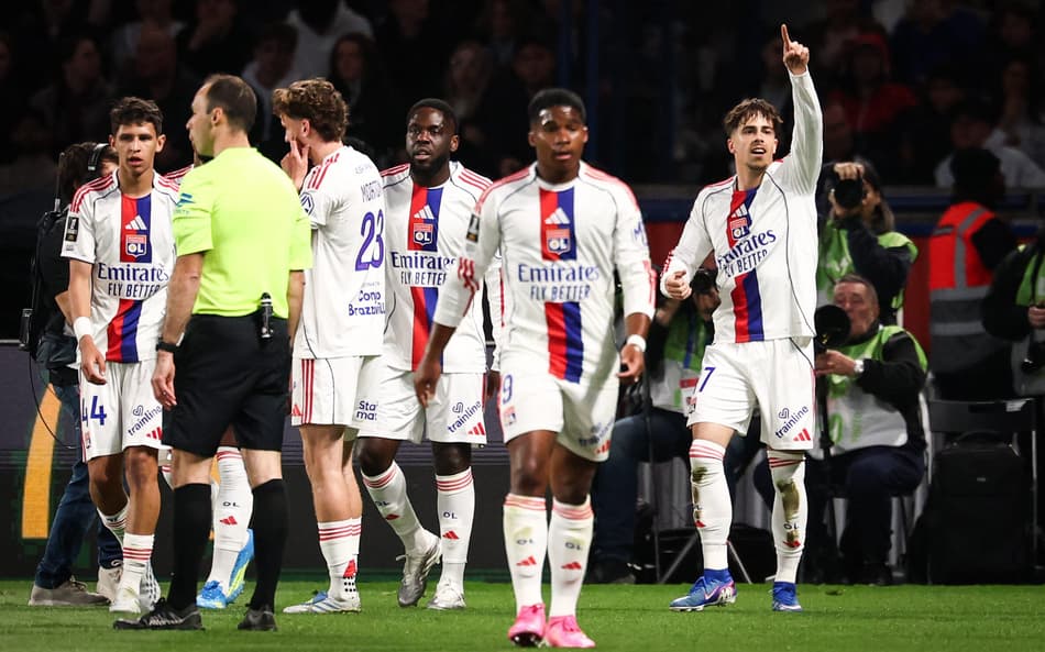 Endrick comemora gol do Lyon contra o PSG