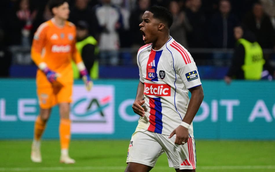 Endrick reage durante Lyon x Lens, pela Copa da França