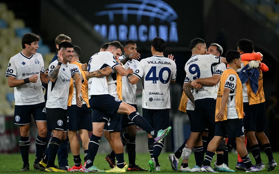 Fluminense foi derrotado por 2 a 1 pelo Independiente Rivadavia no Maracanã (MAURO PIMENTEL / AFP)