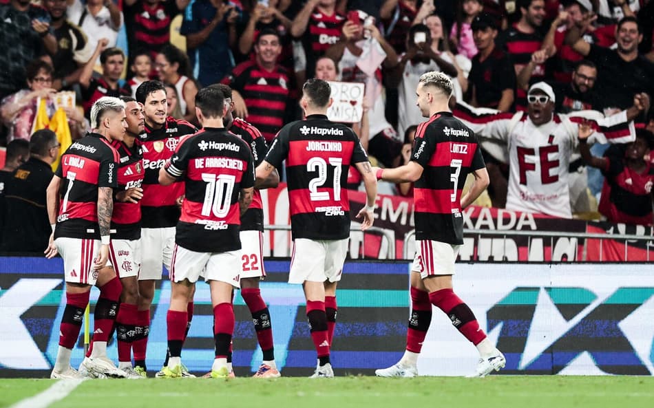 Torcedores destacam jogador em Flamengo x Vitória: 'Pede passagem'