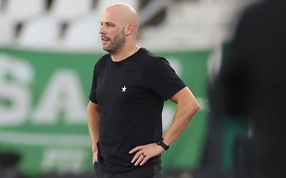 Franclim Carvalho é o técnico do Botafogo (Foto: Vítor Silva/Botafogo)