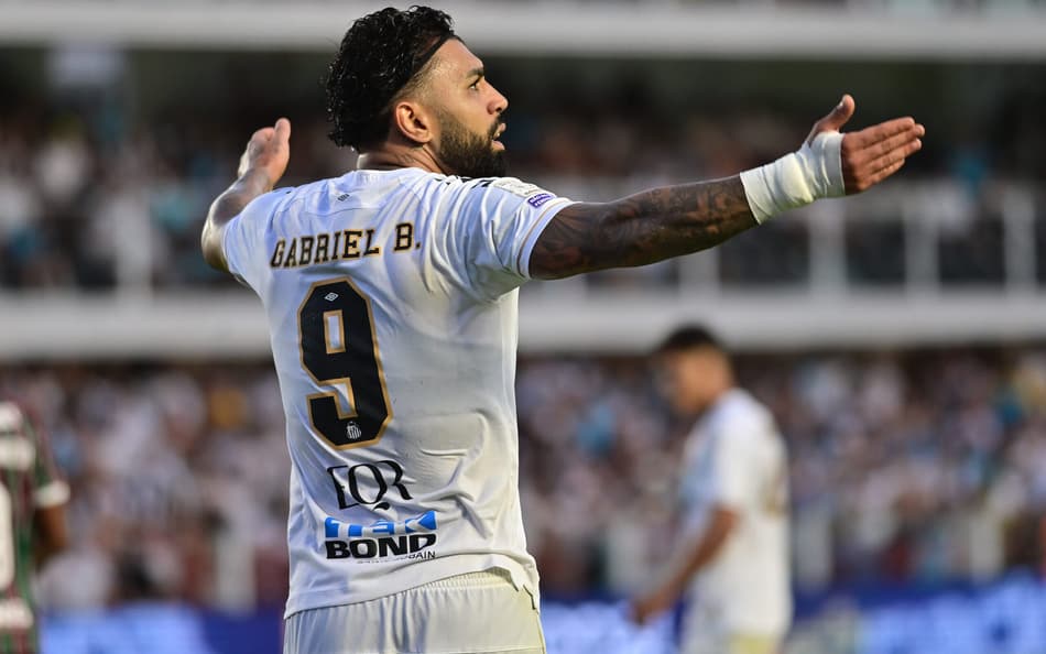 Gabigol marcou contra o Fluminense e levou amarelo por reclamação (Foto: Jota Erre/AGIF/Folhapress)