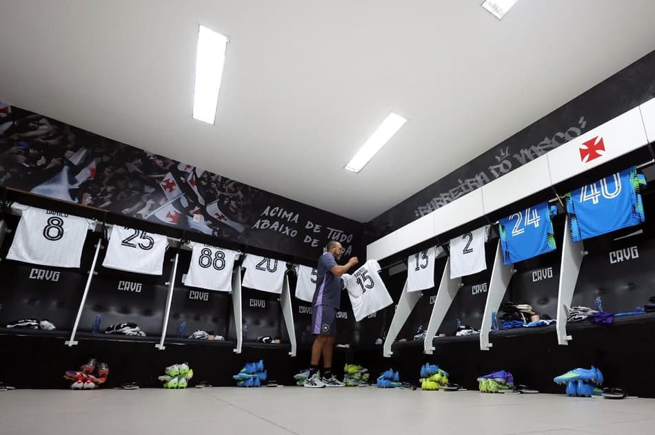 Botafogo escalado com retornos importantes para duelo com o Vasco; veja time