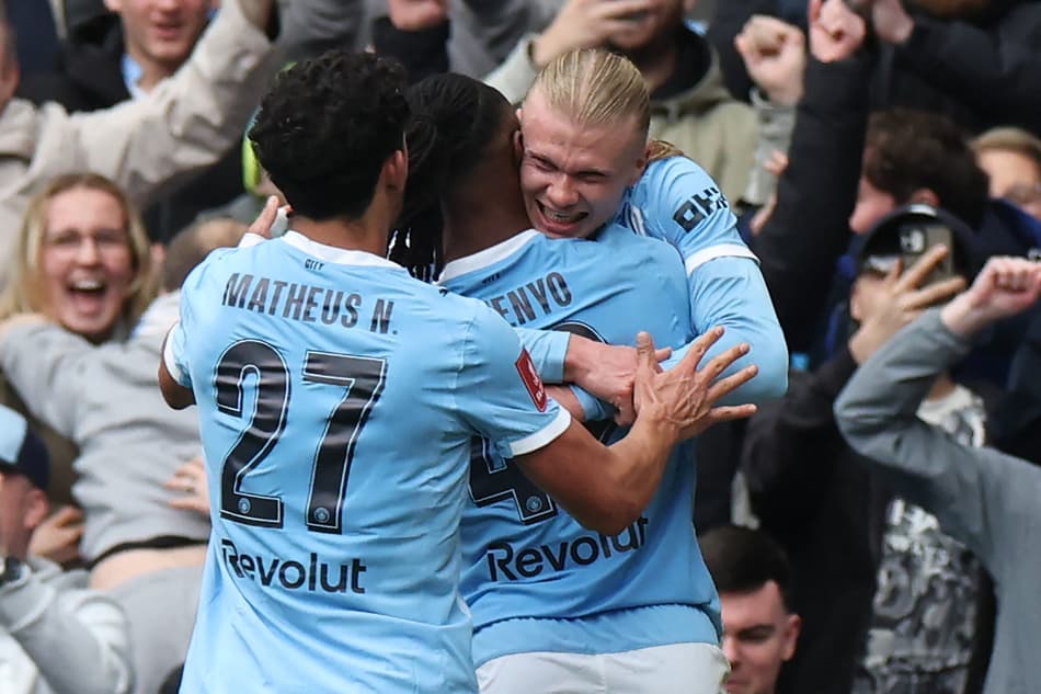 Erling Haaland marcou três gols na vitória do Manchester City por 4 a 0 sobre o Liverpool na Copa da Inglaterra (Foto: Darren Staples / AFP)