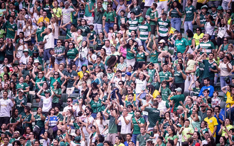 Torcida do Palmeiras no Allianz apoiando as Palestrinas no Brasileirão Feminino. (Foto: Victor Froes/Palmeiras/by Canon)