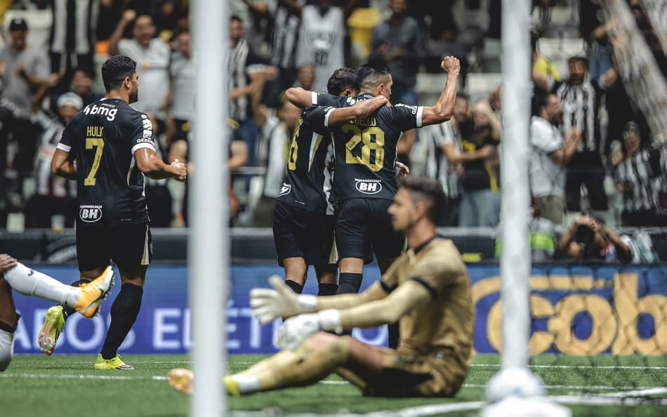 Jogadores comemoram gol contra o Ceará (Foto: Pedro Souza / Atlético)