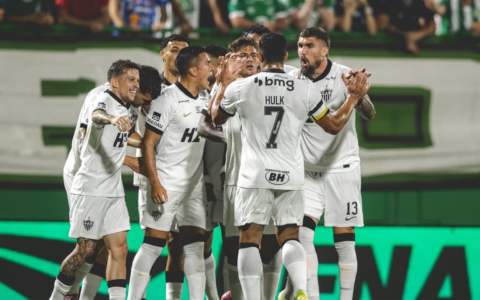 Jogadores do Galo comemoram gol contra a Chape (Foto: Pedro Souza / Atlético)
