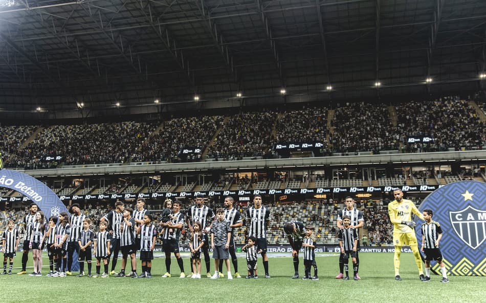 Jogadores entrada em campo Arena MRV (Foto: Pedro Souza / Atlético)