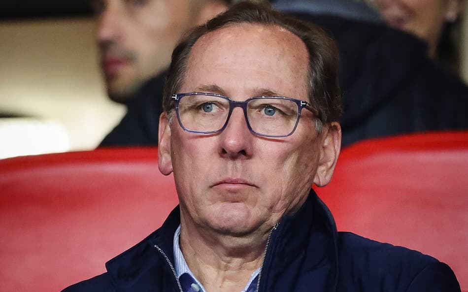 John Textor, dono da SAF do Botafogo, foi afastado do Lyon (Foto: Clement Mahoudeau/AFP)