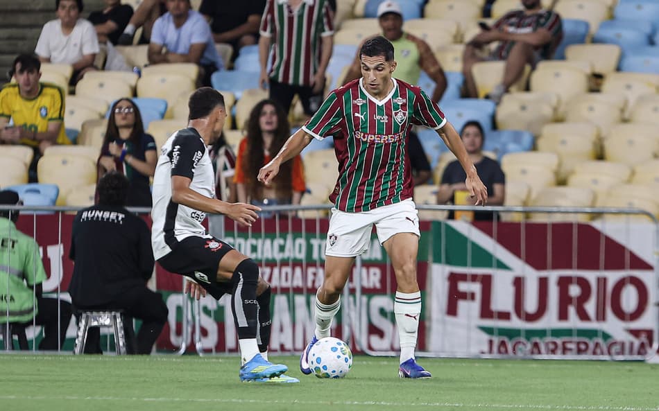 Kevin Serna em ação em Fluminese 3x1 Corinthians pelo Campeonato Brasileiro 2026 (Foto: LUCAS MERÇON / FLUMINENSE F.C.)