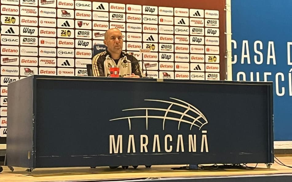Leonardo Jardim em coletiva de imprensa (Foto: Maurício Luz/Lance!)