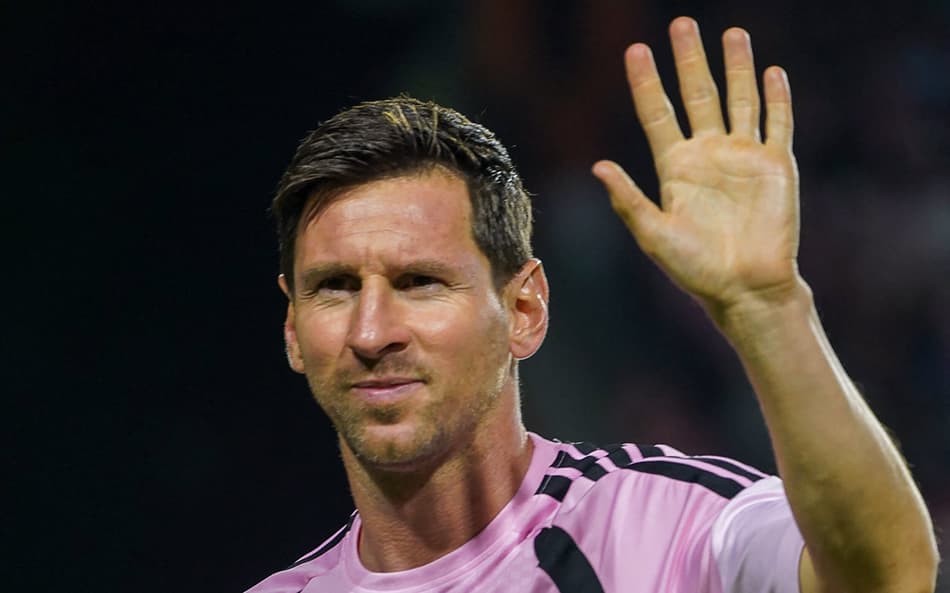 Lionel Messi em ação pelo Inter Miami em amistoso contra o Del Valle, em Porto Rico (Foto: Jaydee Lee SERRANO / AFP)