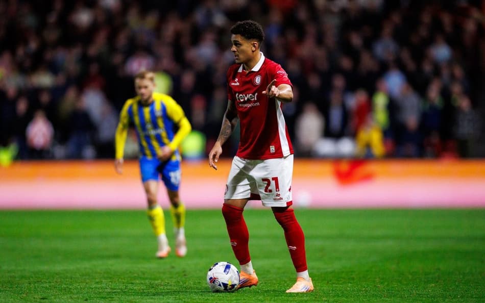 Neto Borges em ação pelo Bristol City (Foto: Reprodução)