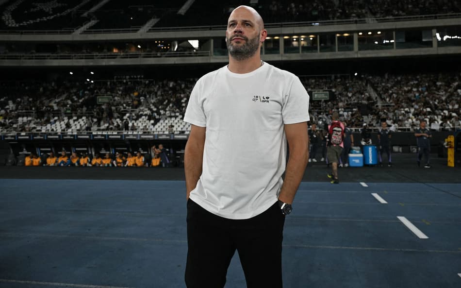 O português Franclim Carvalho estreia no comando do Botafogo contra o Caracas pela Sul-Americana