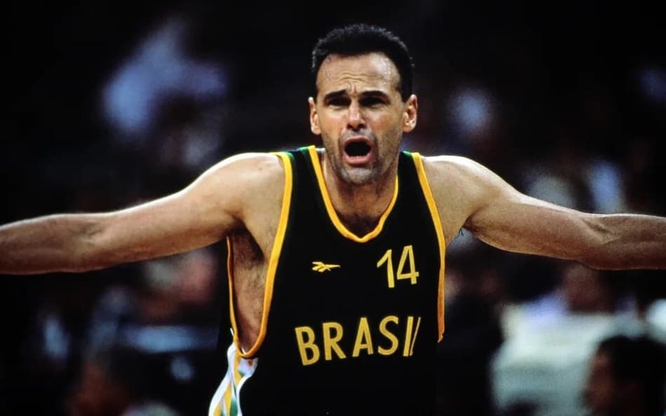 Oscar Schmidt durante jogo da seleção brasileira (Foto: Divulgação/FIBA)