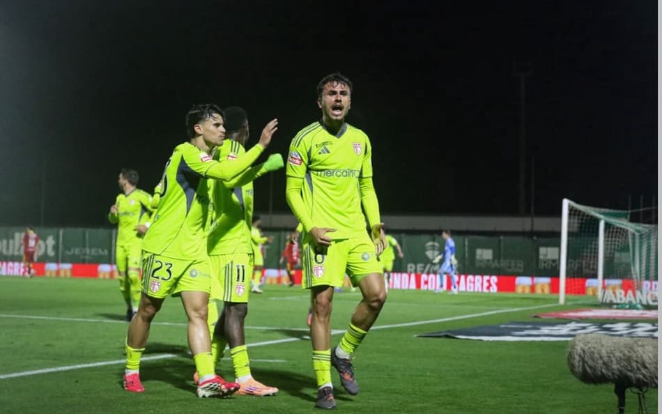 Ex-Palmeiras brilha em Portugal e é eleito Melhor em campo