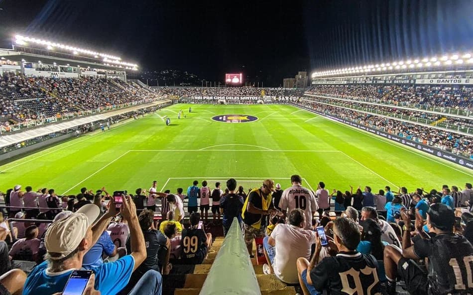 Santos e Atlético-MG se enfrentam na Vila Belmiro pelo Brasileirão