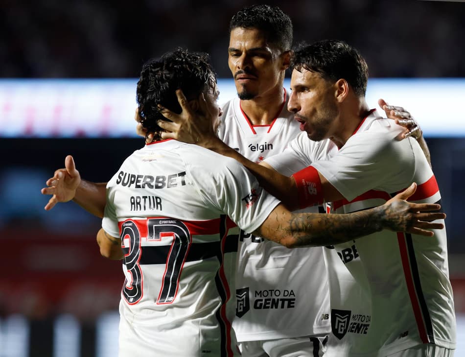 Jogadores do São Paulo comemoram gol contra o Cruzeiro no Brasileirão (Foto: Rubens Chiri/São Paulo FC)