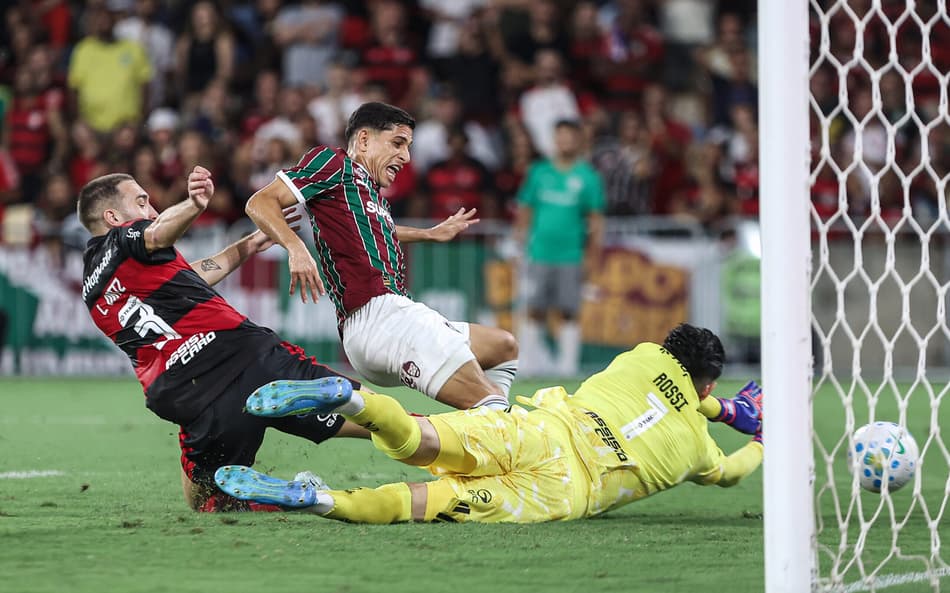 Savarino marcou o único gol do Fluminense na derrota por 2 a 1 sobre o Flamengo no Brasileuirão (Foto: LUCAS MERÇON / FLUMINENSE F.C.)
