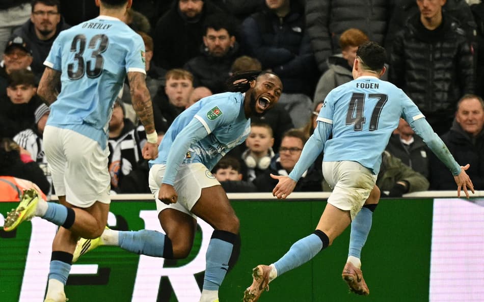 Semenyo comemorando o gol marcado no duelo entre Manchester City e Newcastle (Foto: Oli Scarff/AFP)